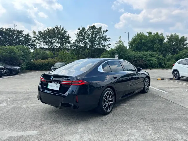 BMW i5 — Фото автомобиля 10