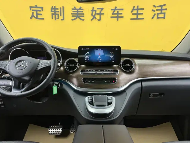 Mercedes-Benz V-Class — Фото автомобиля 16