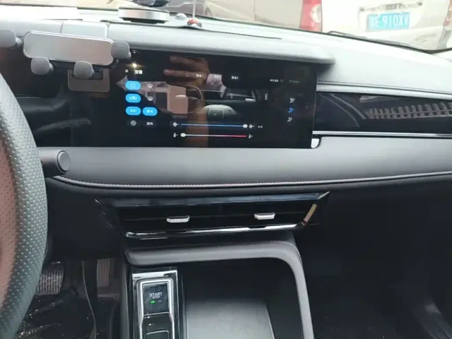 Roewe i5 — Фото автомобиля 12