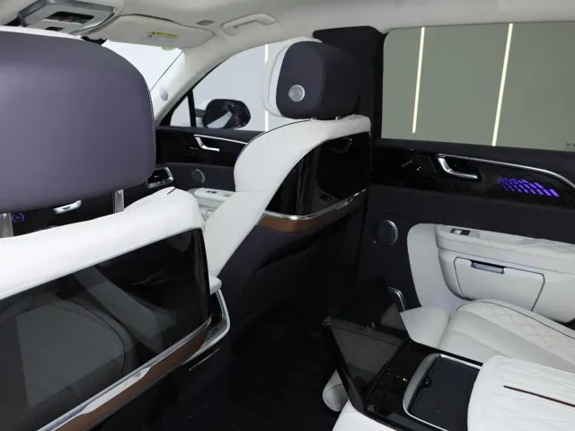 Hongqi E-HS9 — Фото автомобиля 14