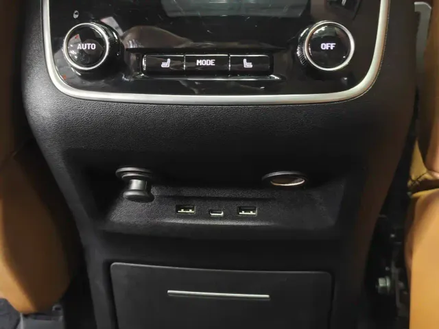 Li Auto ONE — Фото автомобиля 17