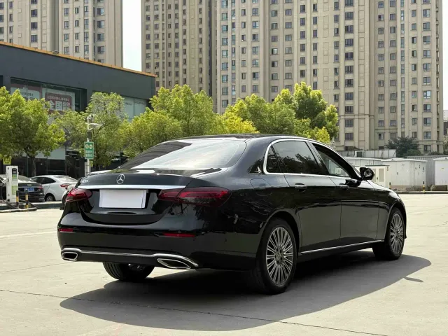 Mercedes-Benz E-Class — Фото автомобиля 19