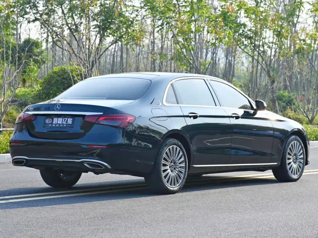Mercedes-Benz E-Class — Фото автомобиля 18