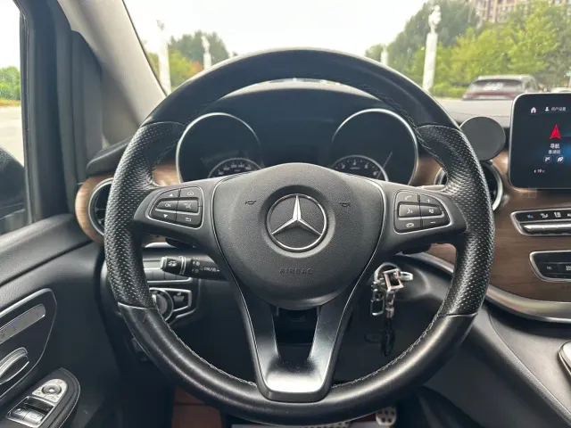 Mercedes-Benz V-Class — Фото автомобиля 10