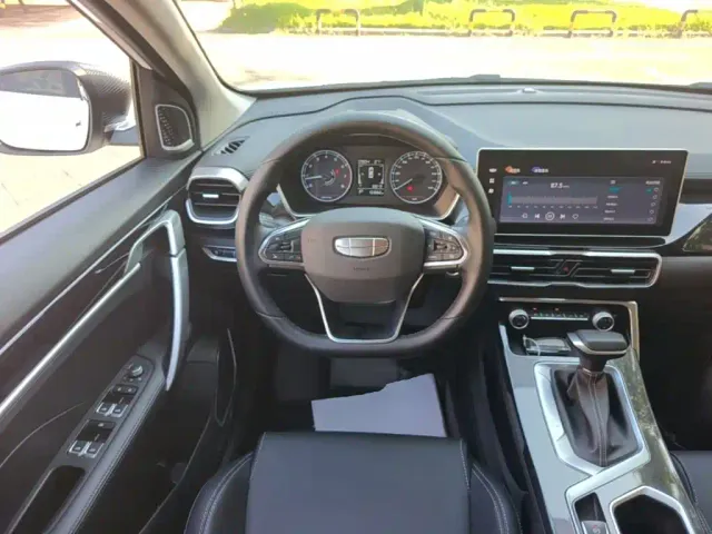 Geely Binyue — Фото автомобиля 10
