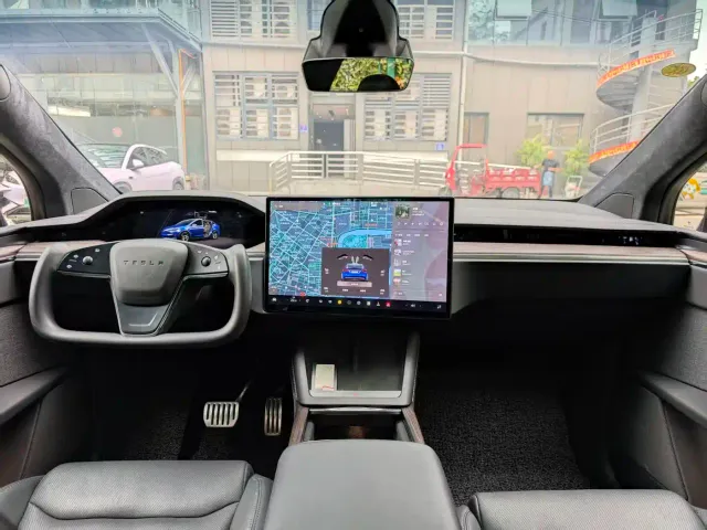 Tesla Model X — Фото автомобиля 7