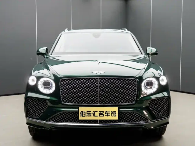 Bentley Bentayga — Фото автомобиля 2
