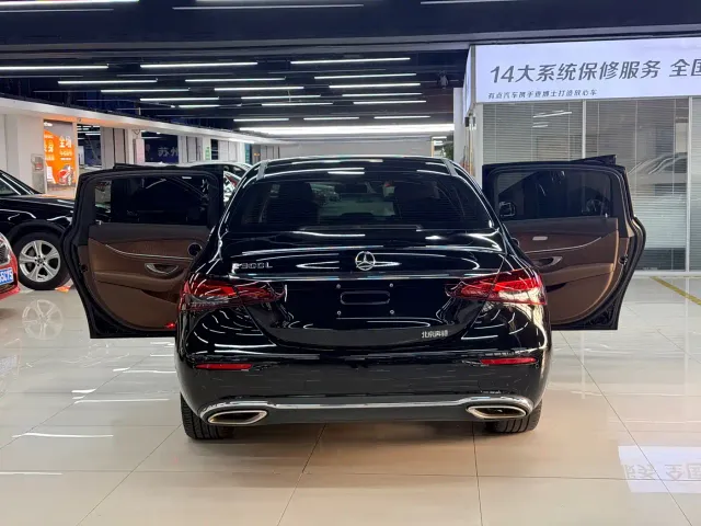 Mercedes-Benz E-Class — Фото автомобиля 13