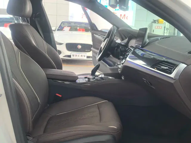 BMW 5 Series — Фото автомобиля 12