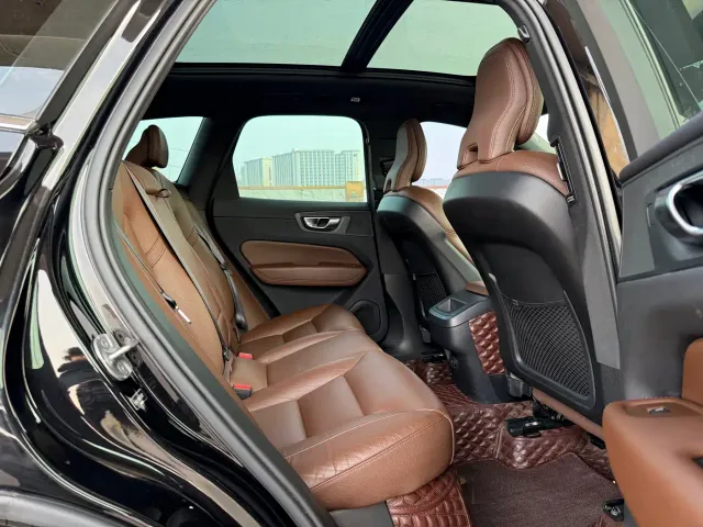 Volvo XC60 — Фото автомобиля 10