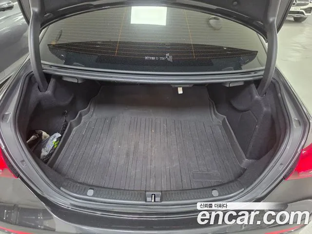 Mercedes-Benz E-Class — Фото автомобиля 11