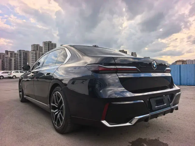 BMW 7 Series — Фото автомобиля 6