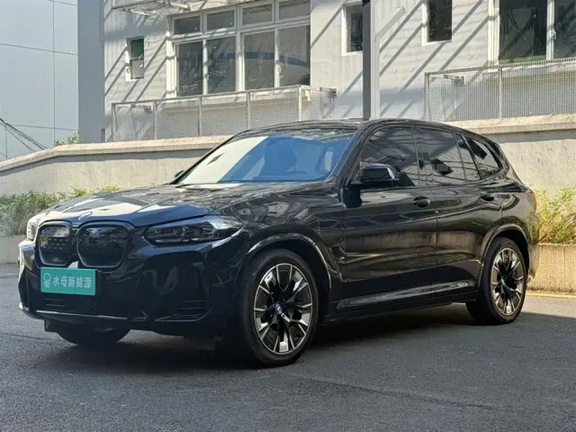 Фотография автомобиля — BMW iX3