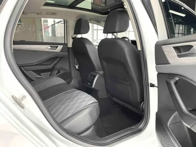 Volkswagen Sagitar — Фото автомобиля 9