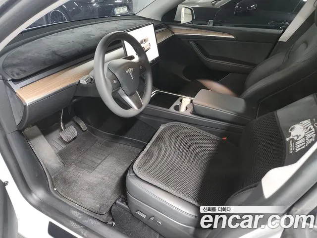 Tesla Model Y — Фото автомобиля 10