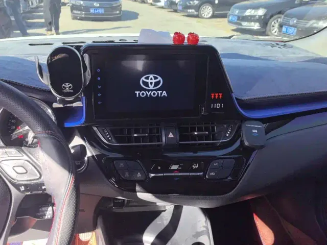 Toyota C-HR — Фото автомобиля 13