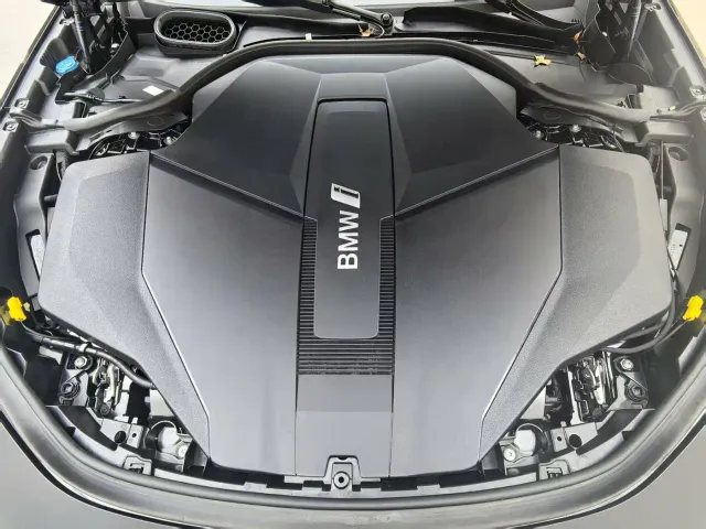 BMW i7 — Фото автомобиля 18