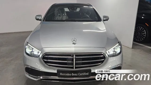 Mercedes-Benz E-Class — Фото автомобиля 2