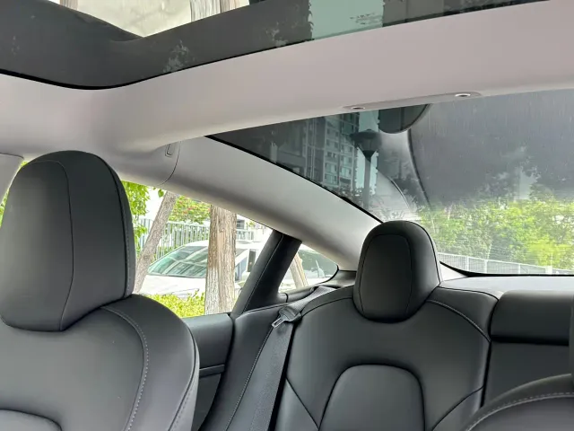 Tesla Model 3 — Фото автомобиля 12