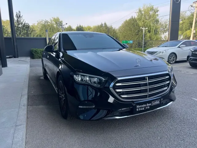 Mercedes-Benz E-Class — Фото автомобиля 3