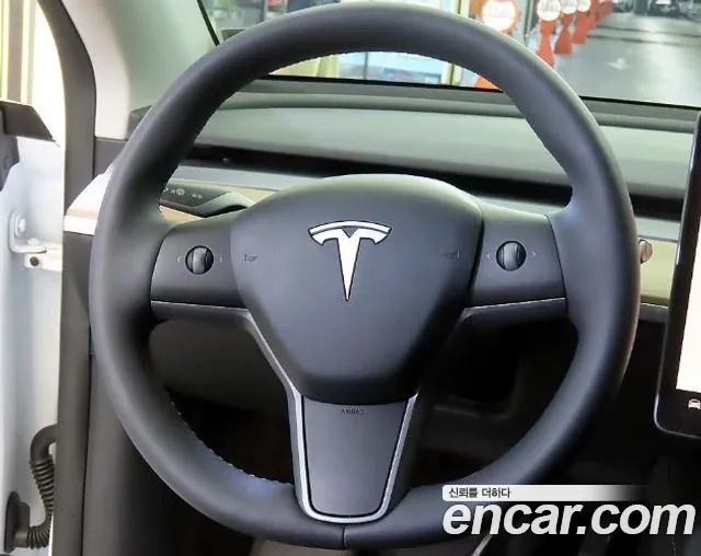Tesla Model Y — Фото автомобиля 10