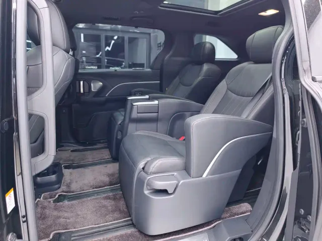 Toyota Sienna — Фото автомобиля 7