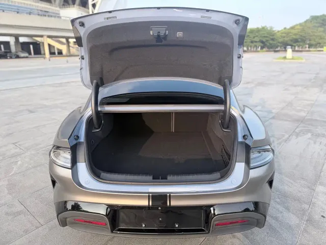 Xiaomi SU7 — Фото автомобиля 12