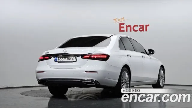 Mercedes-Benz E-Class — Фото автомобиля 2