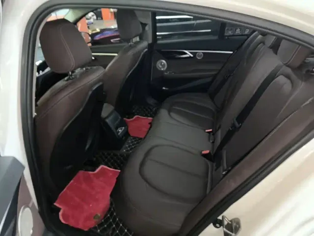 BMW 1 Series — Фото автомобиля 16