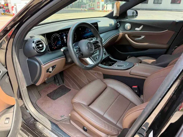 Mercedes-Benz E-Class — Фото автомобиля 3