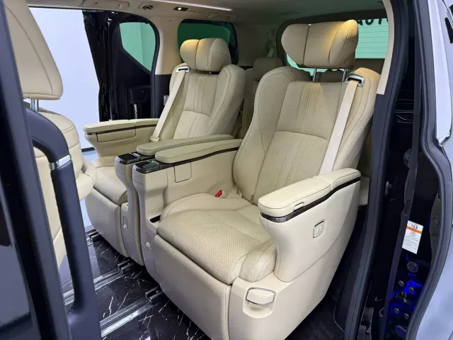 Toyota Alphard — Фото автомобиля 8