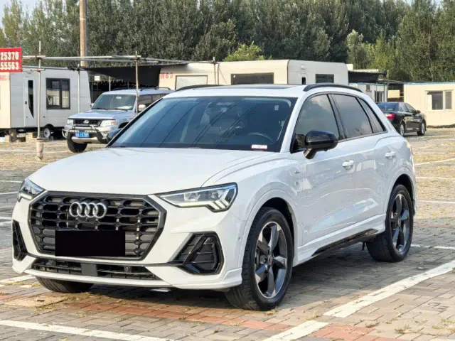 Фотография автомобиля — Audi Q3