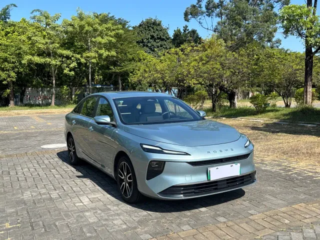 Roewe D6 — Фото автомобиля 3