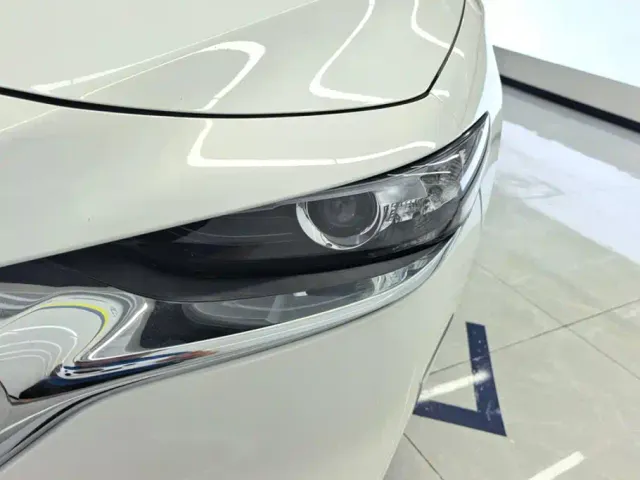 Mazda Axela — Фото автомобиля 5