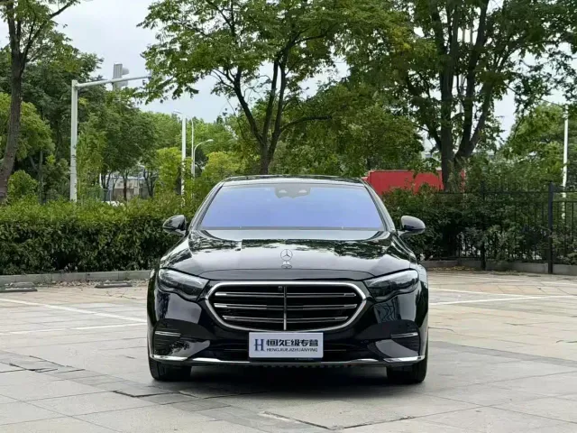 Фотография автомобиля — Mercedes-Benz E-Class