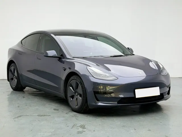 Tesla Model 3 — Фото автомобиля 3