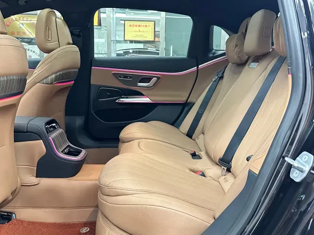 Mercedes-Benz E-Class — Фото автомобиля 8