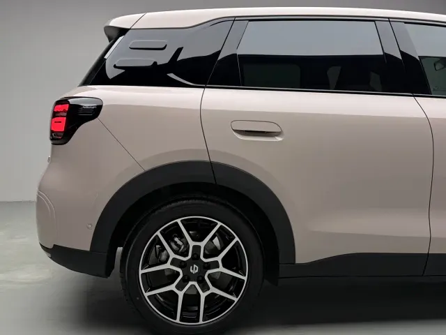 Leapmotor A10 — Фото автомобиля 10