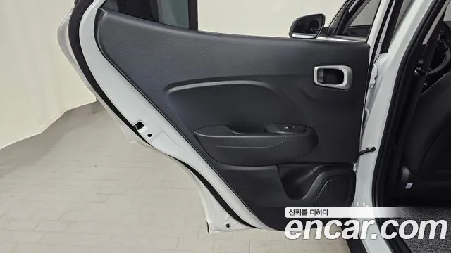 Hyundai Venue — Фото автомобиля 14