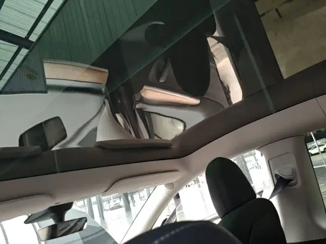 Tesla Model Y — Фото автомобиля 17