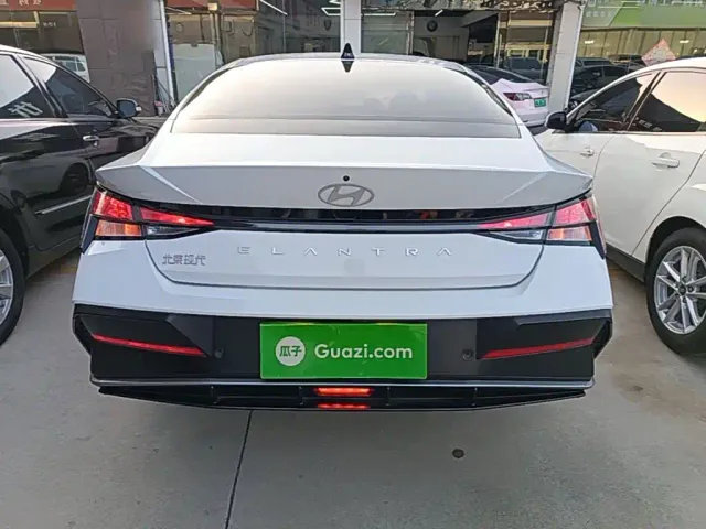 Hyundai Elantra — Фото автомобиля 5