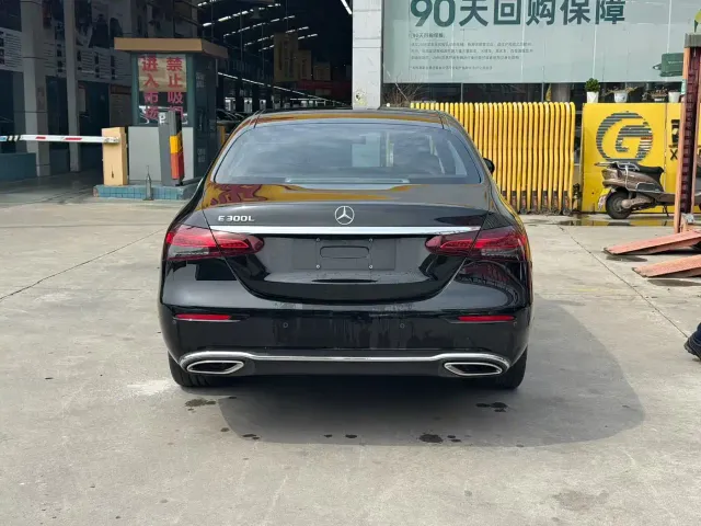 Mercedes-Benz E-Class — Фото автомобиля 8