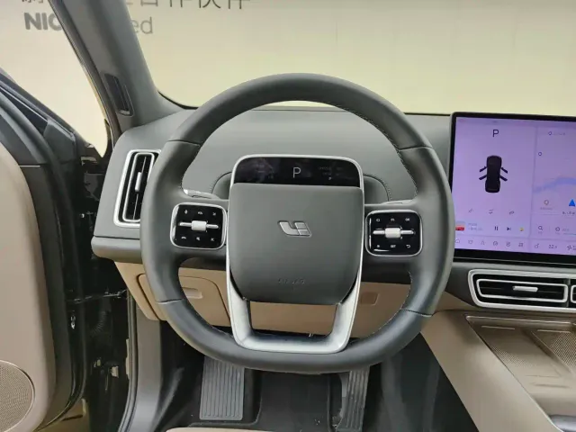 Li Auto L8 — Фото автомобиля 13