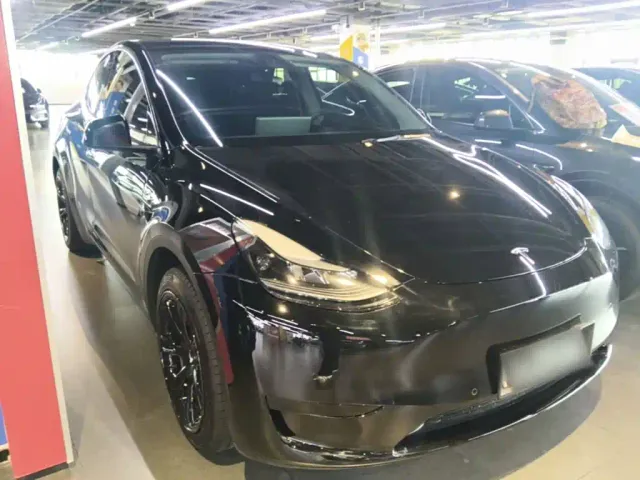 Tesla Model Y — Фото автомобиля 3