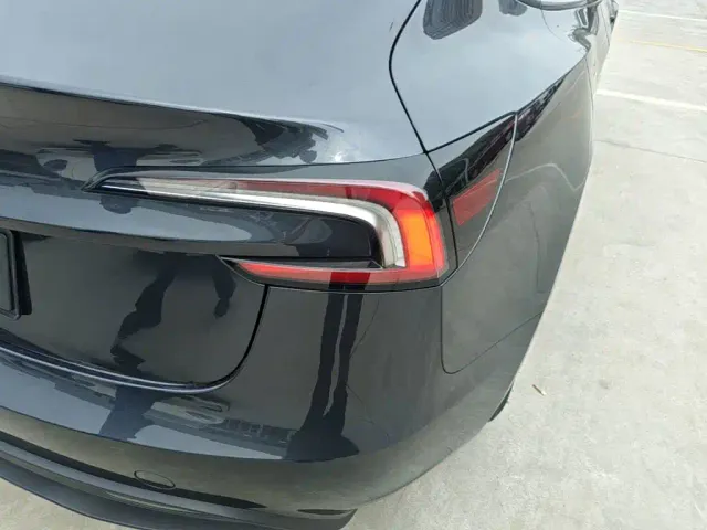 Tesla Model 3 — Фото автомобиля 7