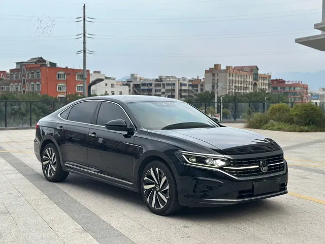Volkswagen Passat — Фото автомобиля 3