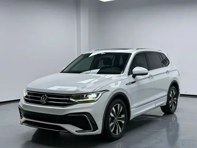 Фотография автомобиля — Volkswagen Tiguan L