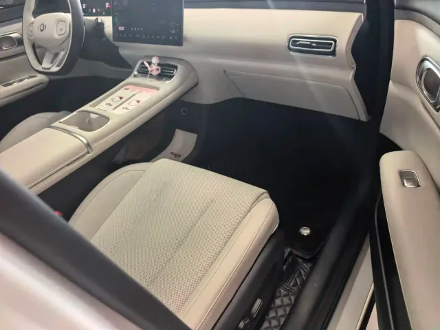 Changan Qiyuan Q05 — Фото автомобиля 11