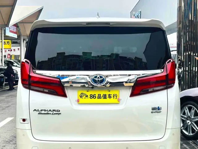 Toyota Alphard — Фото автомобиля 3