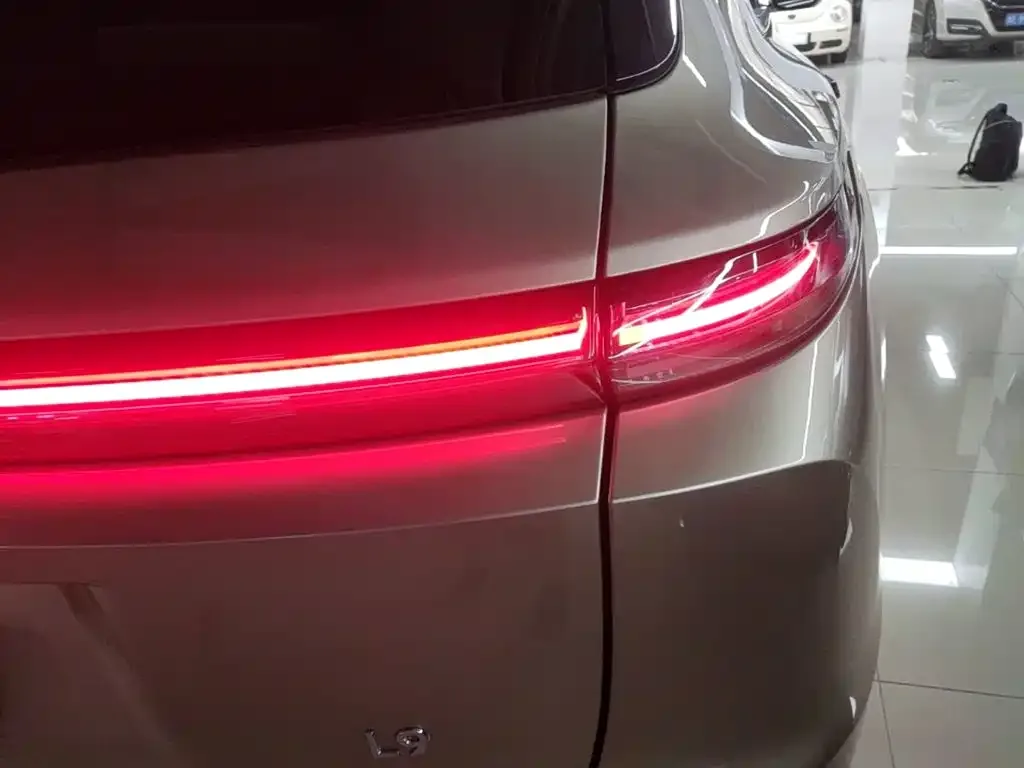 Li Auto Li Xiang L9 2023 Model Pro — Фото автомобиля 7